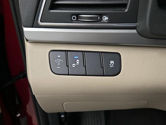 Photo of 2018 Red Hyundai ELANTRA