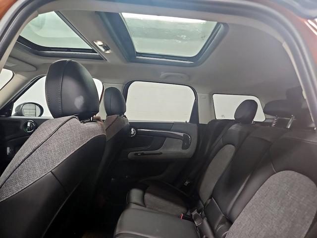 Photo of 2017 Orange MINI Countryman
