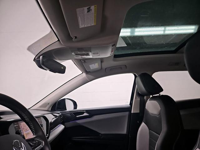 Photo of 2022 Black Volkswagen Taos