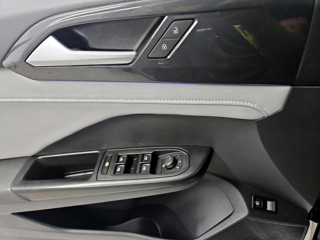 Photo of 2022 Black Volkswagen Taos