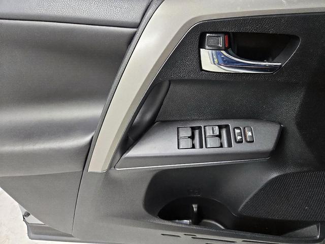 Photo of 2018 Silver Toyota RAV4