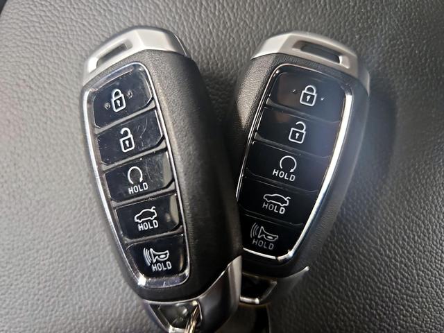 Photo of 2023 Gray Hyundai ELANTRA