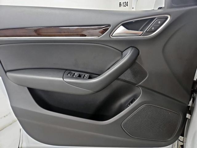 Photo of 2018 White Audi Q3
