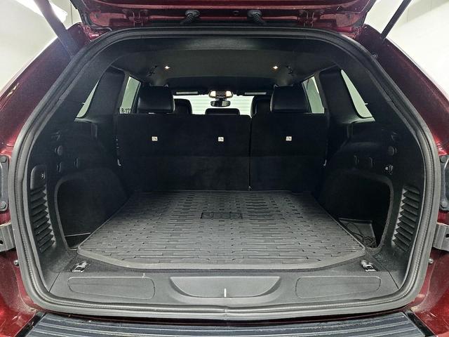 Photo of 2017 Red Jeep Grand Cherokee