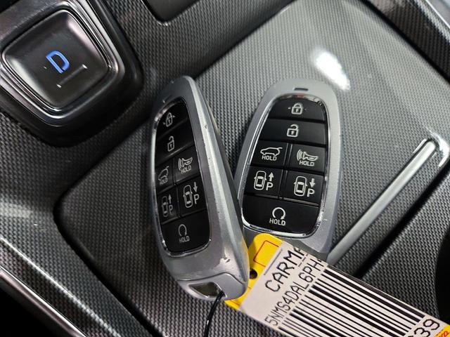 Photo of 2023 Black Hyundai SANTA FE