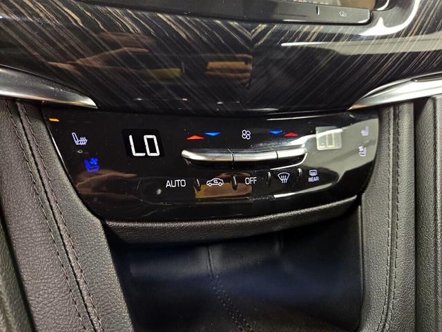 Photo of 2023 Blue Cadillac XT6
