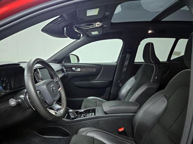 Photo of 2020 Red Volvo XC40