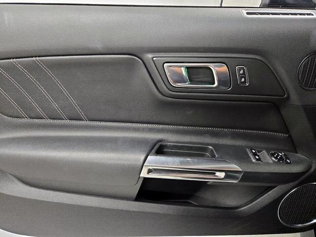 Photo of 2023 Black Ford Mustang