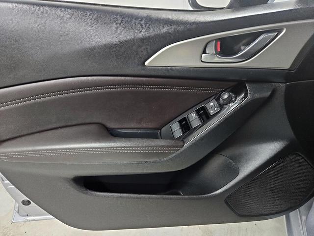 Photo of 2017 Silver Mazda Mazda3
