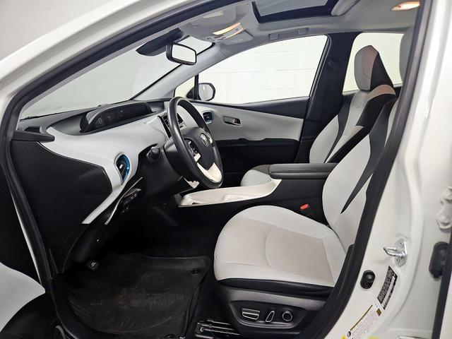 Photo of 2017 White Toyota Prius