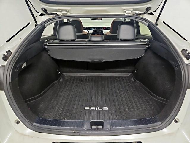 Photo of 2017 White Toyota Prius