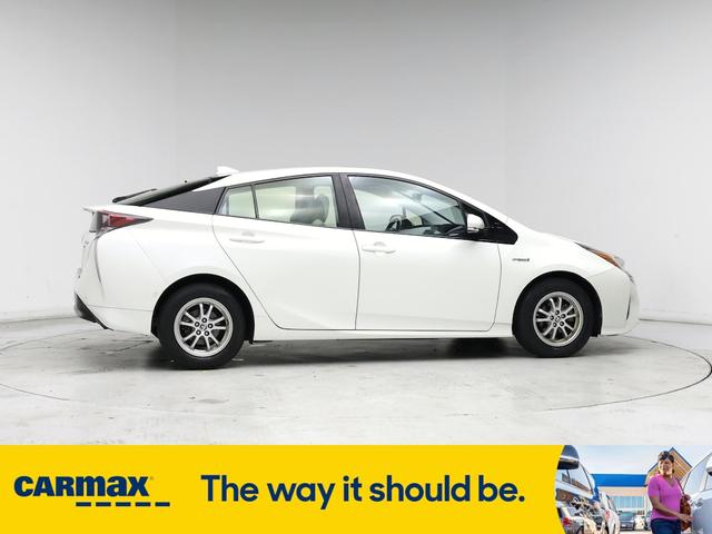 Photo of 2017 White Toyota Prius