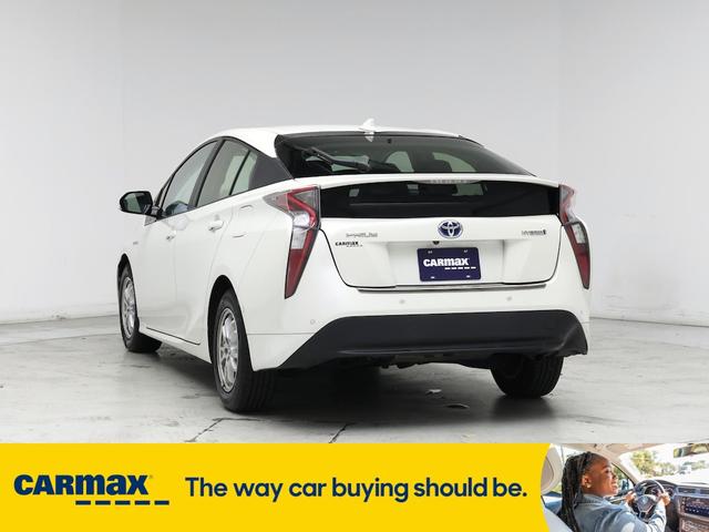Photo of 2017 White Toyota Prius