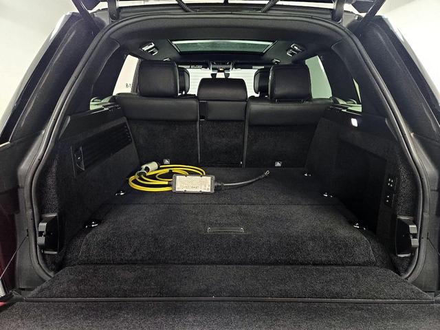 Photo of 2020 White Land Rover Range Rover