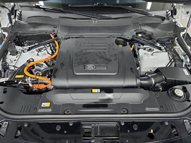 Photo of 2020 White Land Rover Range Rover