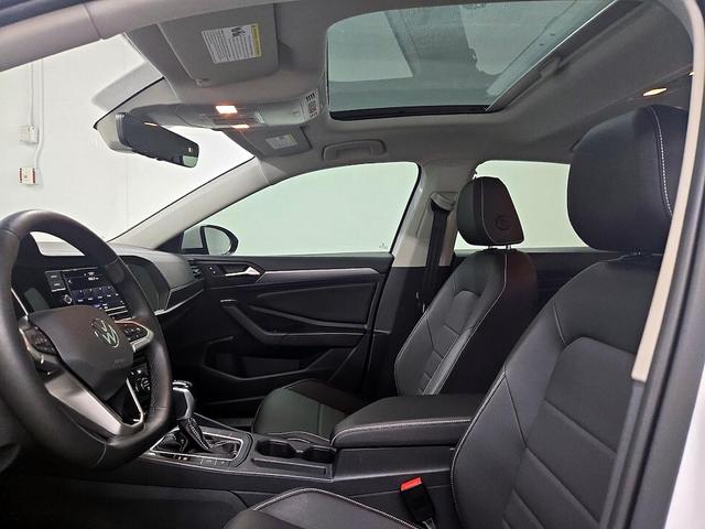 Photo of 2023 White Volkswagen Jetta