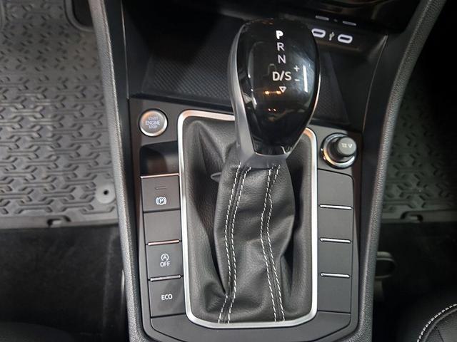 Photo of 2023 White Volkswagen Jetta