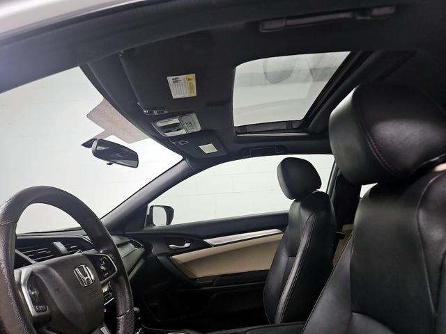 Photo of 2017 White Honda Civic