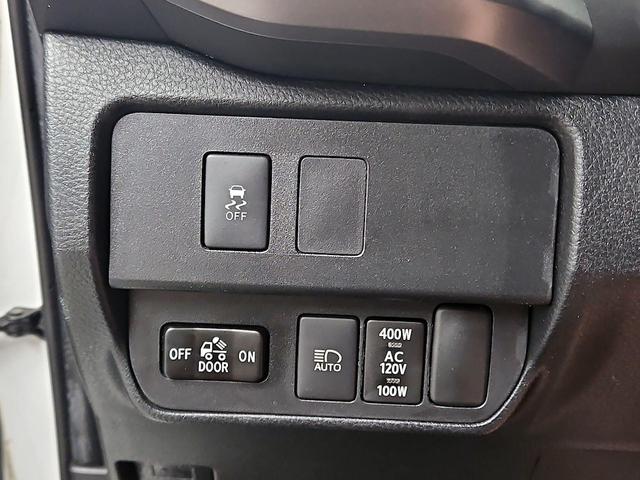 Photo of 2021 White Toyota Tacoma