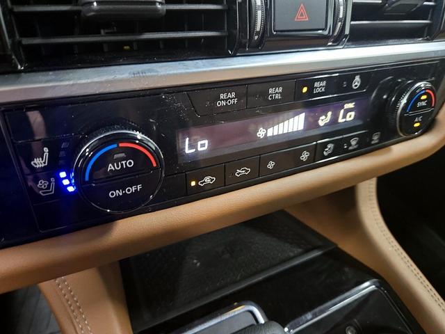Photo of 2022 Green Nissan Pathfinder