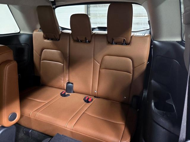 Photo of 2022 Green Nissan Pathfinder