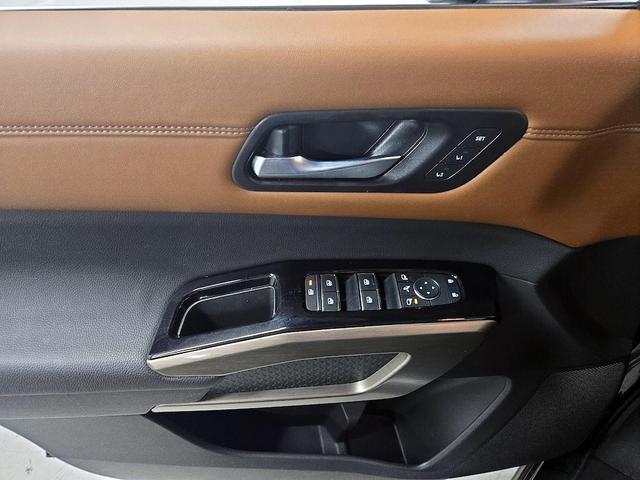 Photo of 2022 Green Nissan Pathfinder