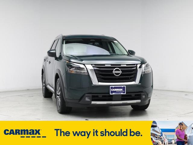 Photo of 2022 Green Nissan Pathfinder