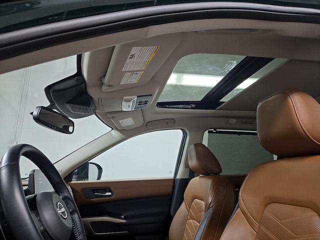 Photo of 2022 Green Nissan Pathfinder