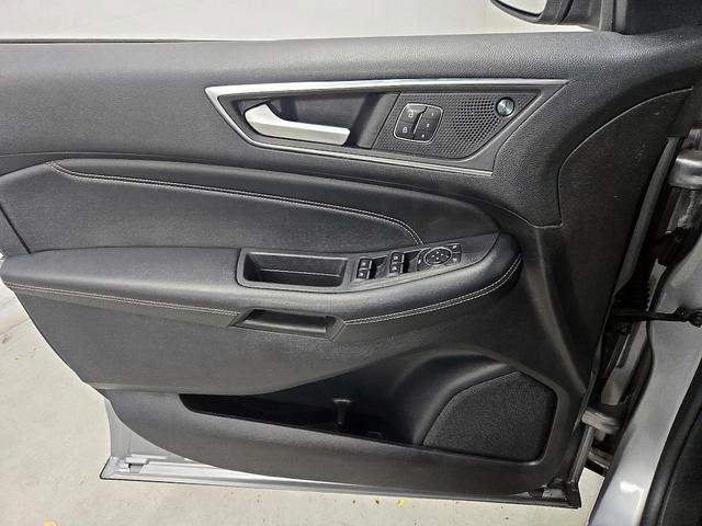 Photo of 2022 Silver Ford Edge