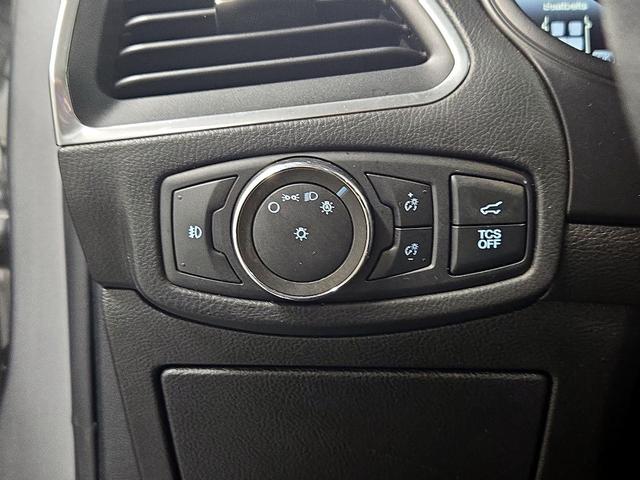 Photo of 2022 Silver Ford Edge