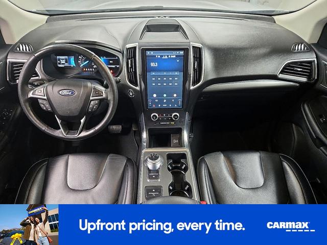 Photo of 2022 Silver Ford Edge
