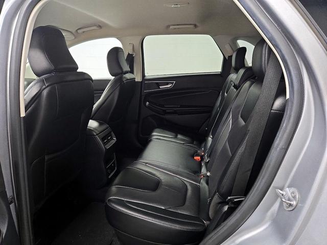Photo of 2022 Silver Ford Edge