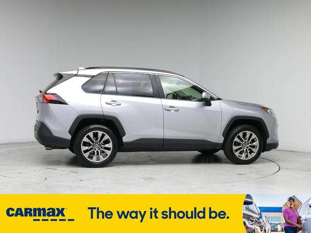 Photo of 2019 Silver Toyota RAV4
