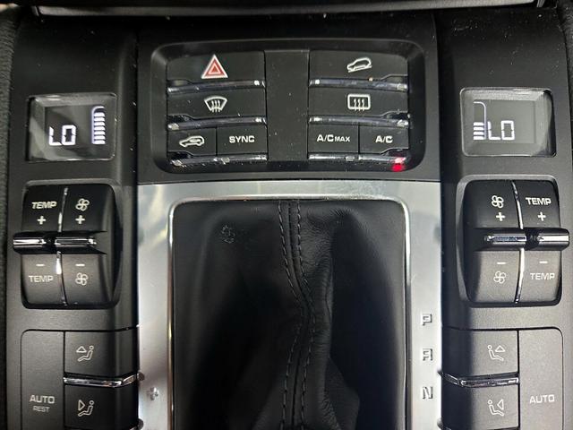 Photo of 2018 Black Porsche Macan