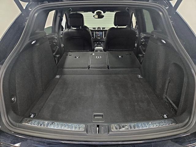 Photo of 2018 Black Porsche Macan