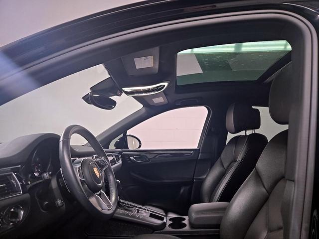 Photo of 2018 Black Porsche Macan