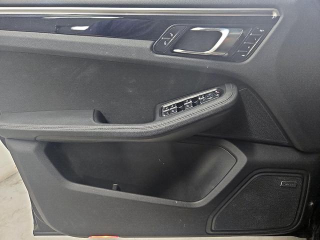 Photo of 2018 Black Porsche Macan