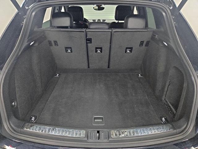 Photo of 2018 Black Porsche Macan