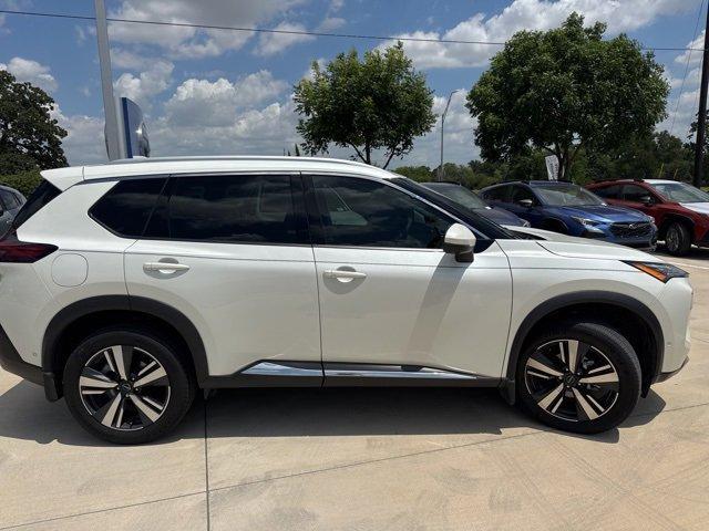 Photo of 2023 White Nissan Rogue
