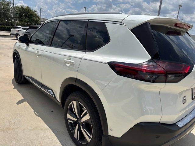 Photo of 2023 White Nissan Rogue