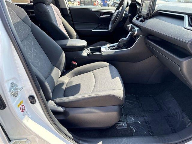 Photo of 2019 Super White Toyota RAV4