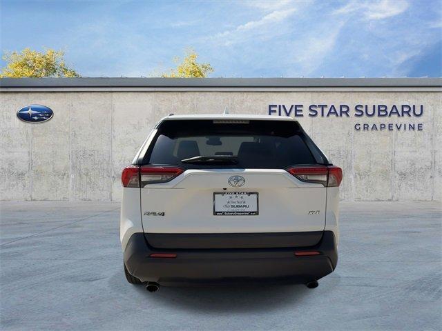 Photo of 2019 Super White Toyota RAV4