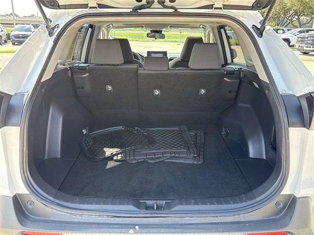 Photo of 2019 Super White Toyota RAV4