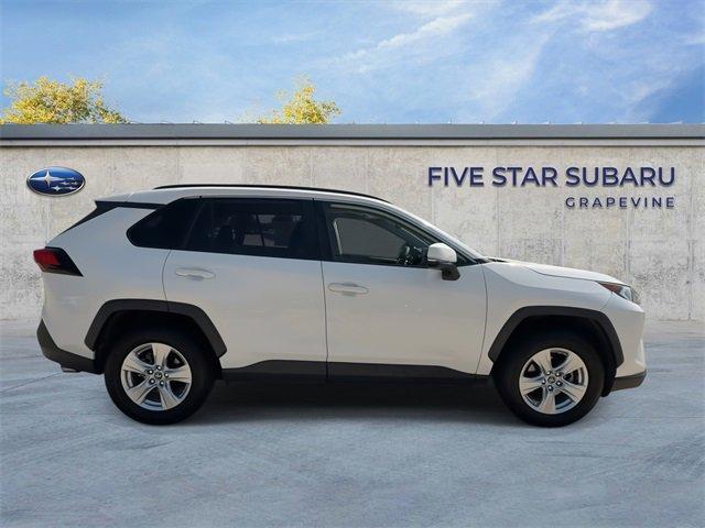 Photo of 2019 Super White Toyota RAV4