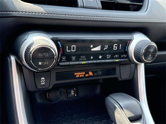 Photo of 2019 Super White Toyota RAV4