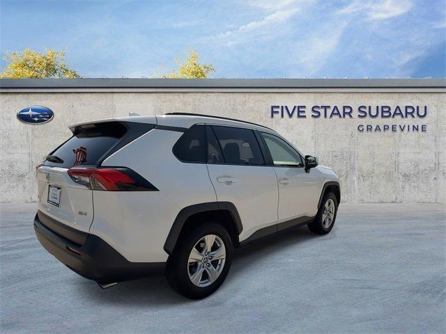 Photo of 2019 Super White Toyota RAV4