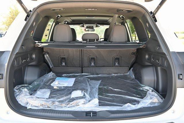 Photo of 2025 Crystal White Pearl Subaru Forester Hybrid