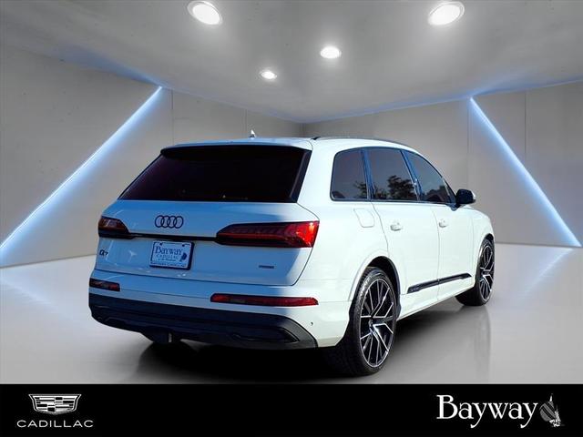 Photo of 2023 Glacier White Metallic Audi Q7