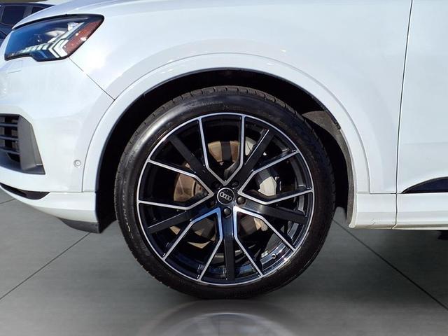 Photo of 2023 Glacier White Metallic Audi Q7