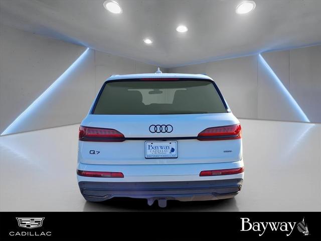 Photo of 2023 Glacier White Metallic Audi Q7